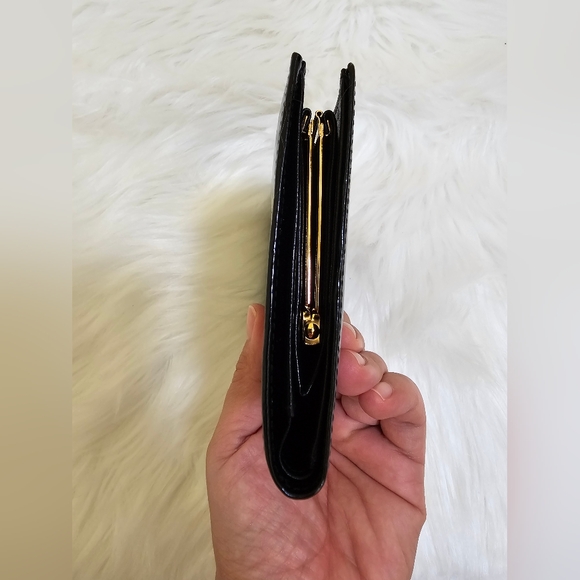 🎉🎉HOST PICK🎉🎉CHANEL CC Logo Patent Leather Long Bifold Wallet Black - Picture 6 of 15